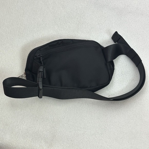 Lululemon Everywhere Belt Bag Crossbody Strap Extended 1L Black - Picture 10 of 11
